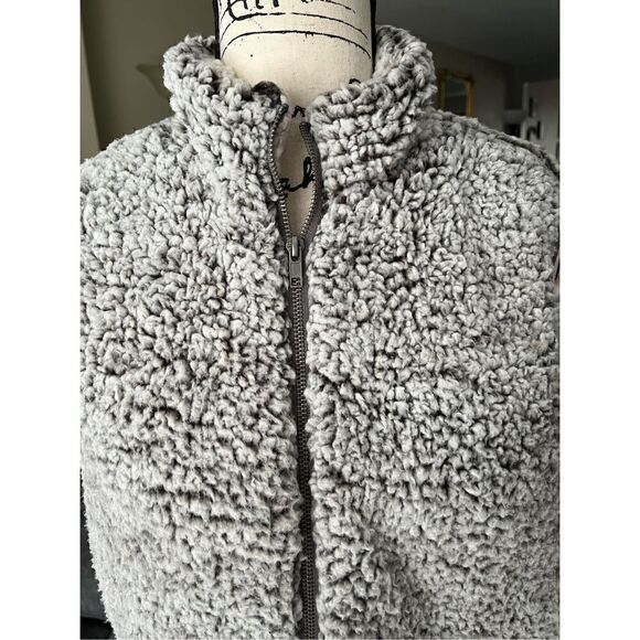 Blue Rain Women’s Gray Sherpa Zip-up Vest Size Medium - Picture 7 of 8